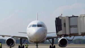 Cảnh báo nước bẩn trên máy bay: Không nên rửa tay và uống cà phê