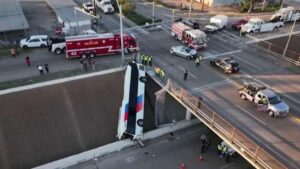 Tai nạn xe buýt tại Houston làm dấy lên lo ngại về an toàn giao thông