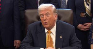 Thông Điệp Mới Của Tổng Thống Donald Trump Gửi Người Biểu Tình Iran