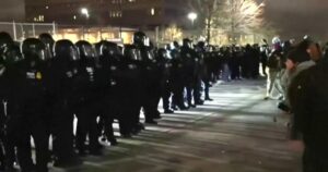 Vệ binh Quốc gia được triển khai giữa các cuộc đụng độ ở Minneapolis