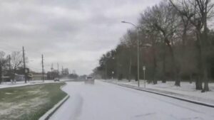 Thời tiết khắc nghiệt: Texas chuẩn bị đối phó với băng giá, kêu gọi người dân cẩn trọng 32 Thời tiết khắc nghiệt: Texas chuẩn bị đối phó với băng giá, kêu gọi người dân cẩn trọng