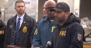 FBI bắt giữ Ryan Wedding, kẻ bị cáo buộc là trùm ma túy 17 FBI bắt giữ Ryan Wedding, kẻ bị cáo buộc là trùm ma túy