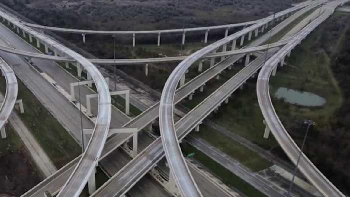 Houston tránh được phần tồi tệ nhất của đợt băng giá, nhưng các điểm trơn trượt vẫn còn 1