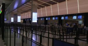 Hơn 10.000 chuyến bay bị gián đoạn do bão mùa đông dữ dội