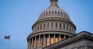 Nhà Trắng đạt thỏa thuận với Đảng Dân chủ, tránh đóng cửa chính phủ