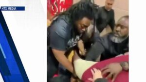 Hỗn chiến giữa các huấn luyện viên cùng đội tại trường học Aldine ISD 32 Hỗn chiến giữa các huấn luyện viên cùng đội tại trường học Aldine ISD