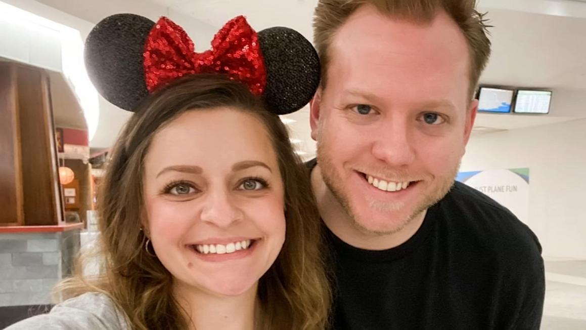 Hành trình chạy bộ đầy kỳ diệu của một cặp đôi 1 18301413 WESTBROOKSDISNEYCOUPLEHOUSTONMARATHON2026 vid