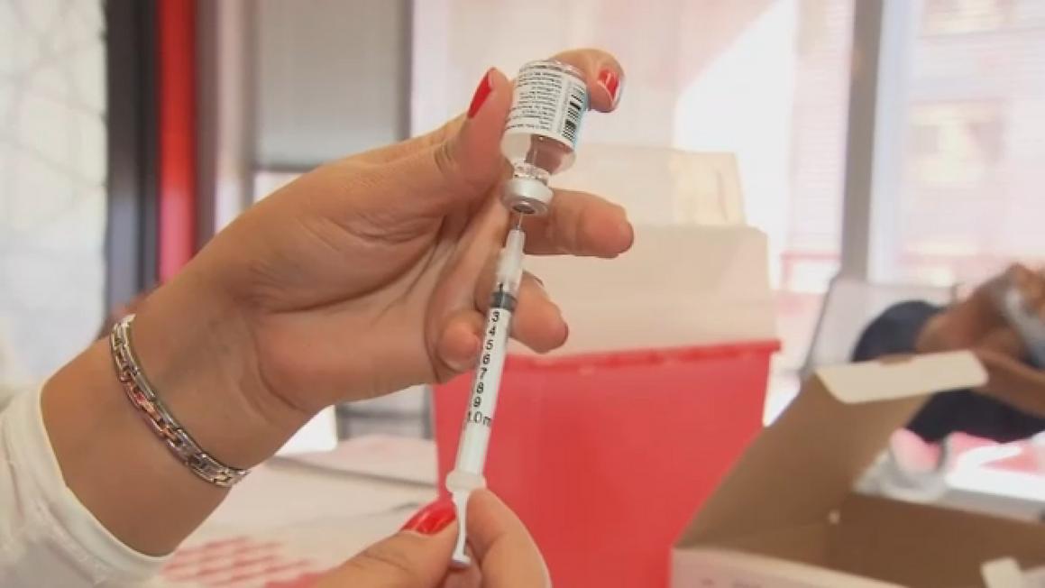 Chuyên gia y tế kêu gọi phụ huynh trao đổi với bác sĩ nhi về hướng dẫn tiêm ngừa cúm 1 18357890 vaccine drawing liquid img