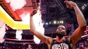 Kevin Durant ghi điểm quyết định, mang về chiến thắng cho Rockets trước Suns