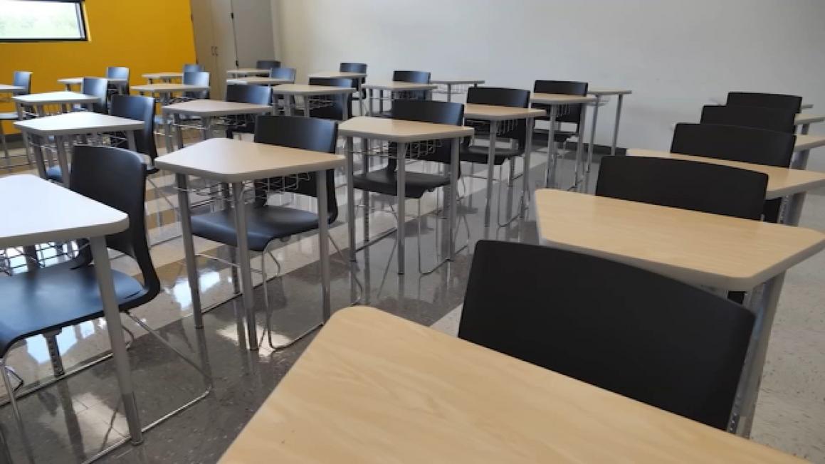 Giáo viên kiện TEA vì bị nhắm đến sau bình luận về Charlie Kirk 1 18363323 010626 ktrk school desk img