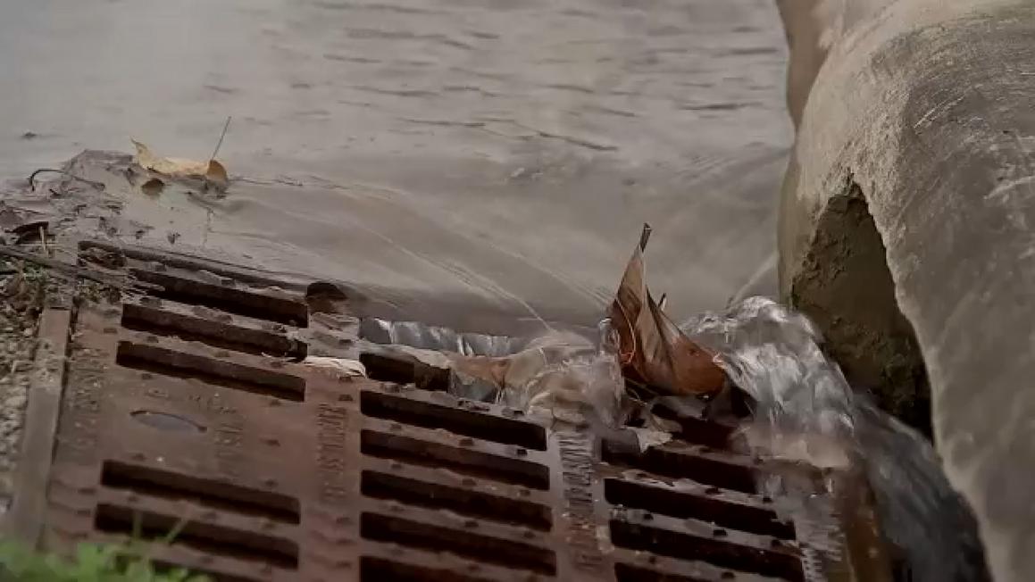 Người dân Houston bức xúc vì tình trạng rò rỉ nước kéo dài 1 18363516 water drainage 311 complaints img