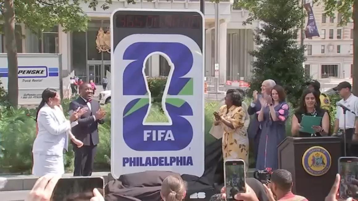 Chuyên gia khuyến cáo đặt phòng khách sạn sớm cho World Cup 2026 1 18365228 010626 wpvi fifa sign philly img