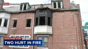 Hai người được cứu khỏi đám cháy tại một tòa nhà ở Philadelphia