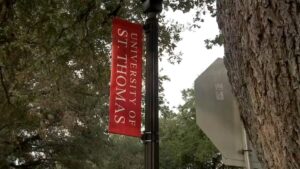 Đại học St. Thomas thay đổi chương trình giáo dục đặc biệt, gây lo ngại 32 Đại học St. Thomas thay đổi chương trình giáo dục đặc biệt, gây lo ngại