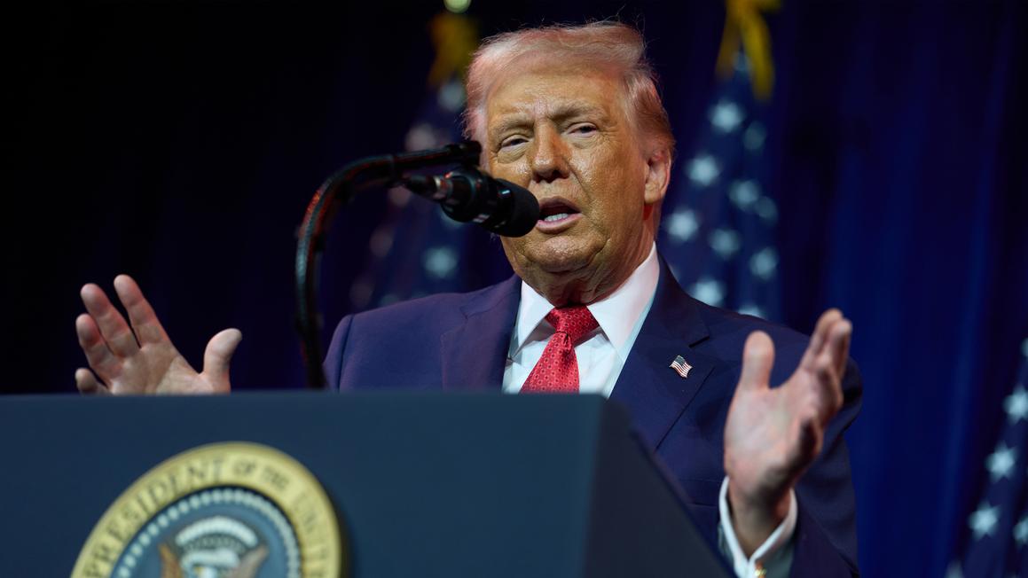 18371982 010826 cc ap trump img