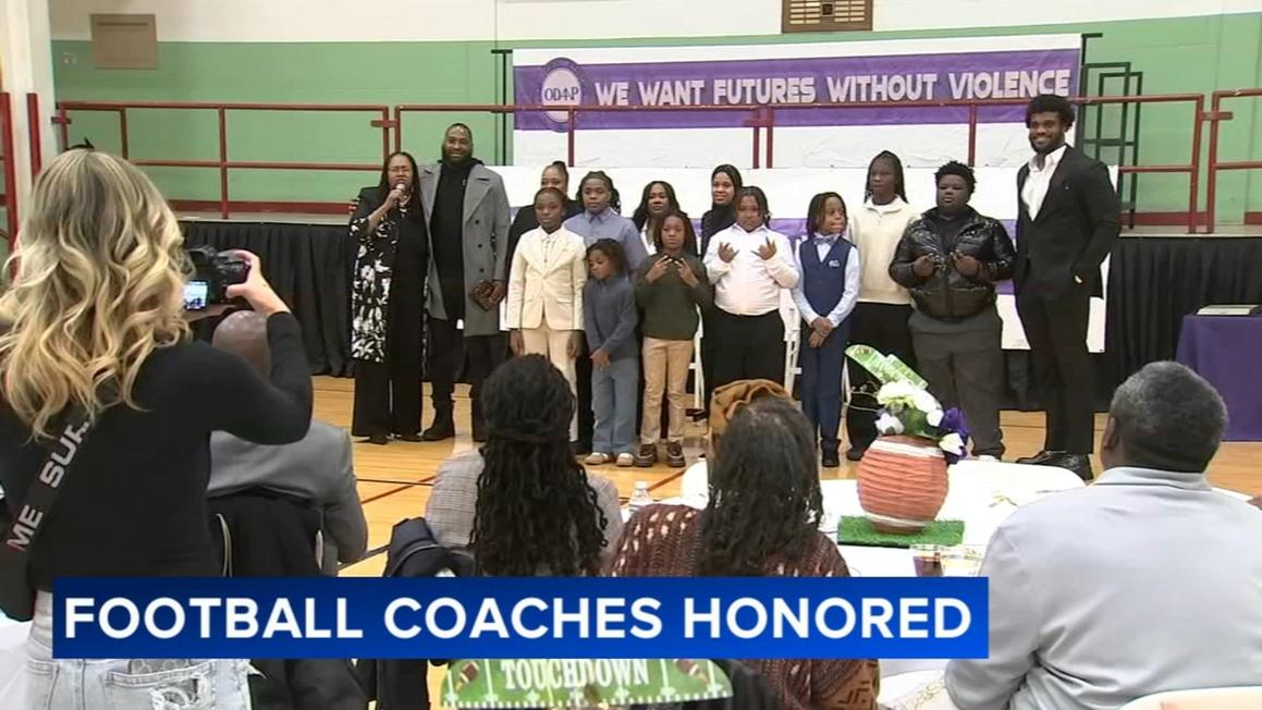 18375386 010826 wpvi coaches honored 10pm CC vid