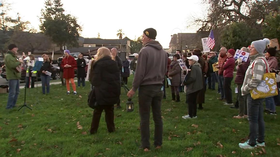 18375870 010825 kgo ice protest img