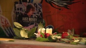 Người hâm mộ tưởng nhớ Bob Weir, thành viên sáng lập ban nhạc Grateful Dead tại San Francisco