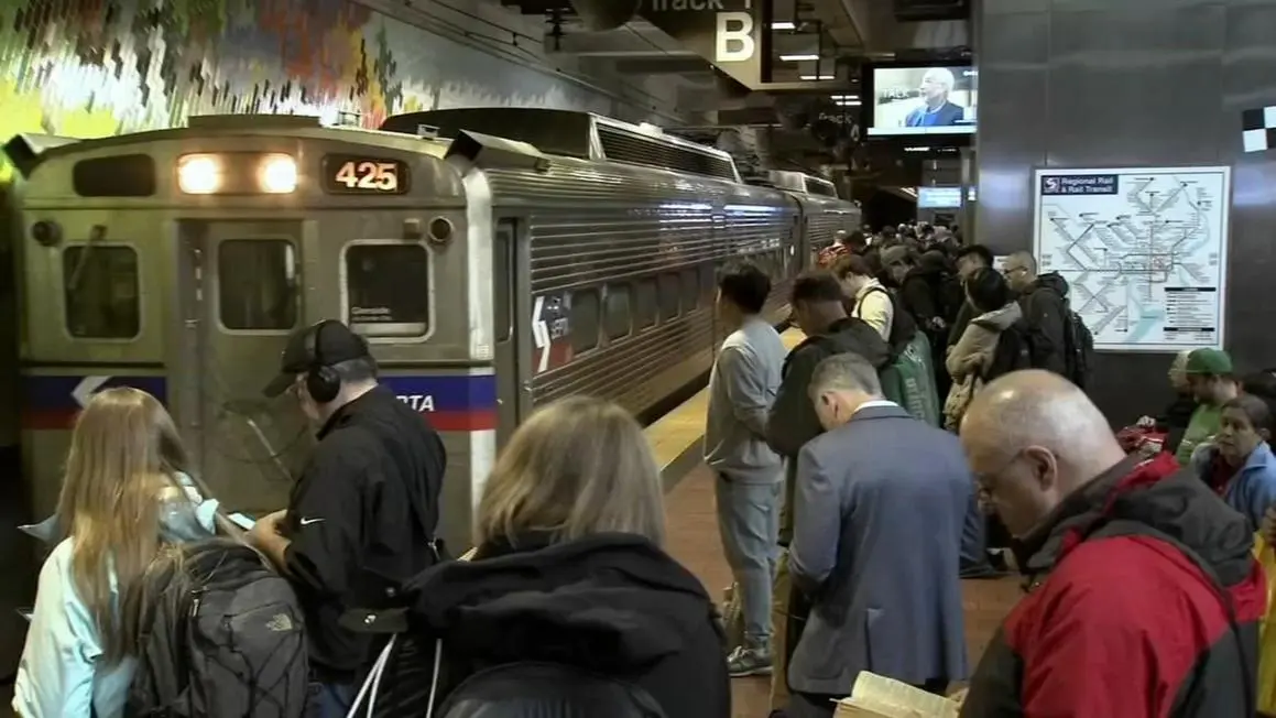 SEPTA Tái Khởi Động Tàu Tốc Hành và Mở Cửa Đường Hầm Sau Sửa Chữa