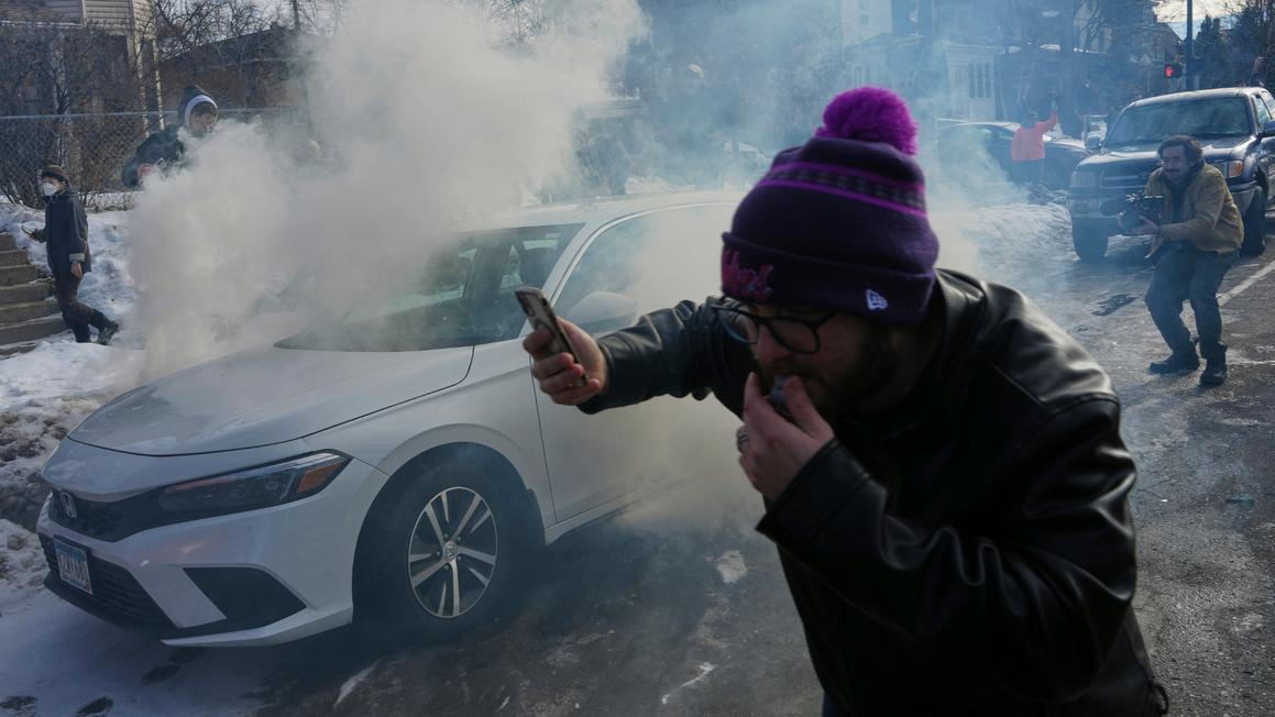 18392587 tear gas MN img