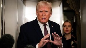 Tổng Thống Donald Trump áp thuế quan 25% lên các nước làm ăn với Iran