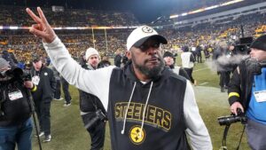 Mike Tomlin từ chức Huấn luyện viên trưởng của đội Steelers sau 19 mùa giải