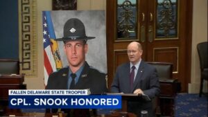 Thượng nghị sĩ Coons vinh danh cảnh sát Delaware bị sát hại
