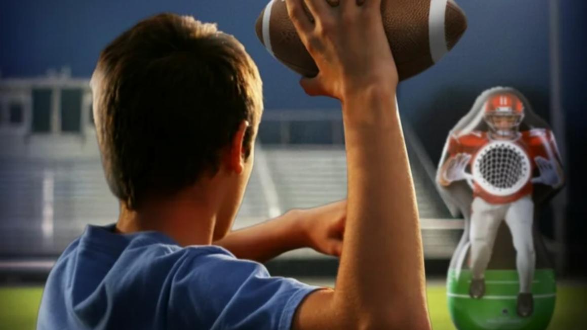 18402937 footballtoss