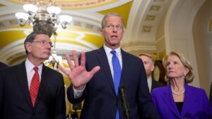 Phệ phái Cộng hòa tại Thượng Viện bác bỏ nghị quyết hạn chế quyền chiến tranh của Tổng Thống Donald Trump 21 Phệ phái Cộng hòa tại Thượng Viện bác bỏ nghị quyết hạn chế quyền chiến tranh của Tổng Thống Donald Trump