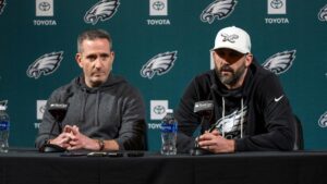 Huấn luyện viên của Eagles và Tổng Giám đốc đưa ra ít chi tiết về việc sa thải Kevin Patullo