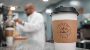 Người đàn ông được minh oan mở quán cà phê ‘Tự do’ tại Philadelphia