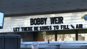 Hàng ngàn người hâm mộ tưởng niệm Bob Weir tại San Francisco