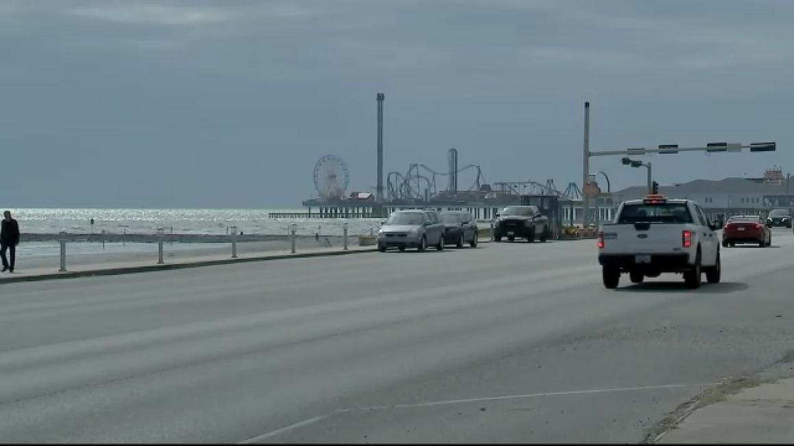 18439901 galveston seawall cars pier re img