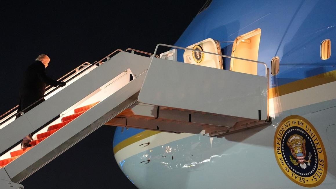 18441120 012026 wabc ap airforce one img 1