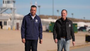 Thượng Nghị Sĩ California Khảo Sát Trung Tâm Tạm Giam ICE