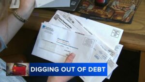 Làm sao để thoát nợ: Chiến lược ‘quả cầu tuyết’ và ‘tuyết lở’