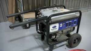 Hướng dẫn chuẩn bị nhà cửa trước khi bão tuyết ập đến