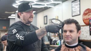 Tiệm cắt tóc ở Pennsylvania giúp nhân viên thay đổi cuộc đời