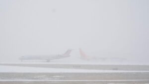 Hơn 10.000 chuyến bay bị hủy do bão mùa đông quét qua Mỹ 24 Hơn 10.000 chuyến bay bị hủy do bão mùa đông quét qua Mỹ