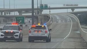 Người dân Cypress gặp khó khăn khi di chuyển giữa điều kiện đường sá đóng băng