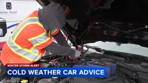 Mẹo lái xe mùa đông từ AAA để giữ xe an toàn trong thời tiết lạnh và có tuyết