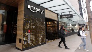 Amazon Đóng Cửa Hàng Amazon Go và Amazon Fresh Để Tập Trung Vào Whole Foods, Giao Hàng Tạp Hóa