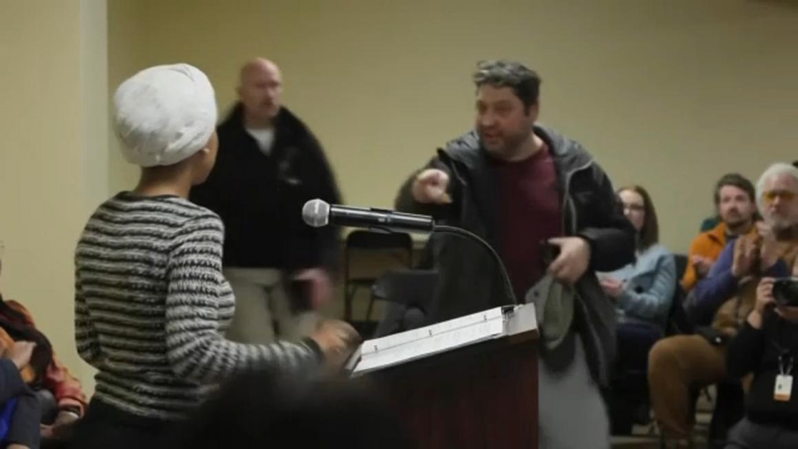 18489117 web ilhan omar 1