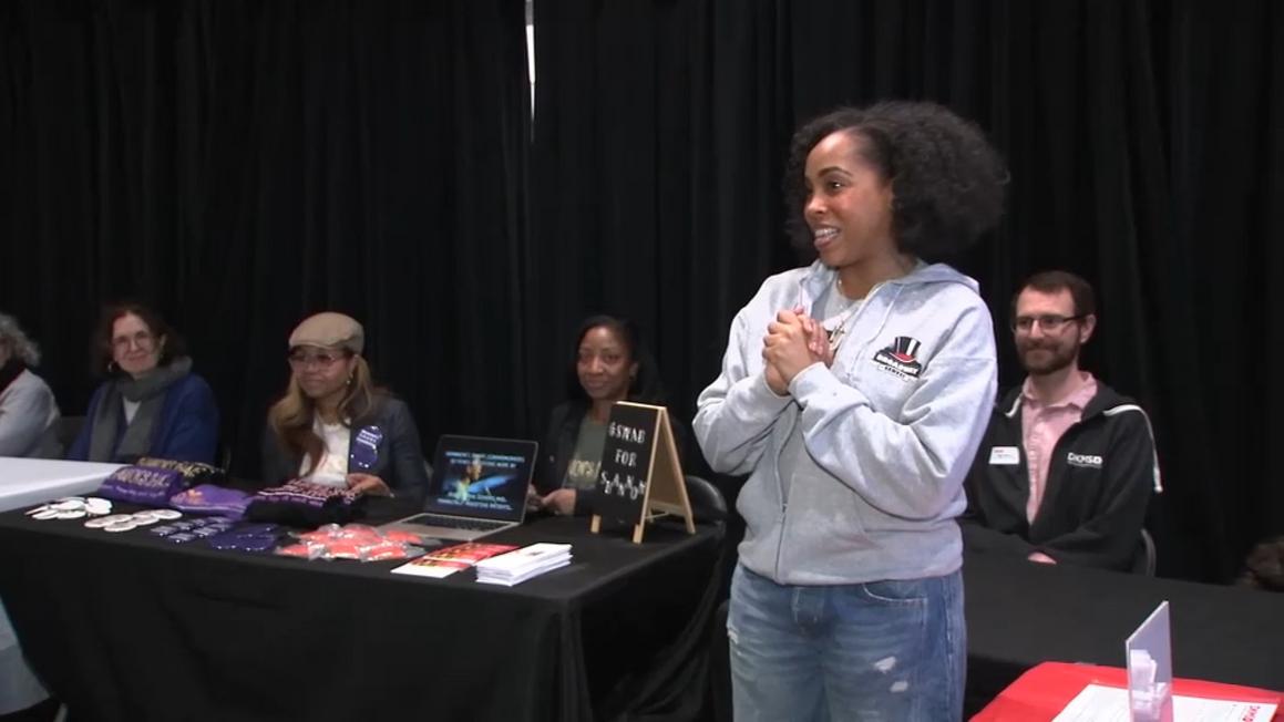 Sự kiện tại Bảo tàng Broadway vinh danh cựu sao 'Vua Sư Tử', người không tìm được người hiến tủy phù hợp 1 18496660 012826 wabc broadway event img