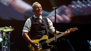 Bruce Springsteen hát phản đối Tổng Thống Trump trong ca khúc mới
