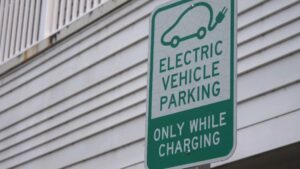 Nghiên cứu cho thấy nhiều khu vực của Hoa Kỳ còn thiếu trạm sạc xe điện