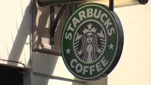 Starbucks muốn thu hút khách hàng trở lại vào buổi chiều với đồ uống năng lượng mới, matcha