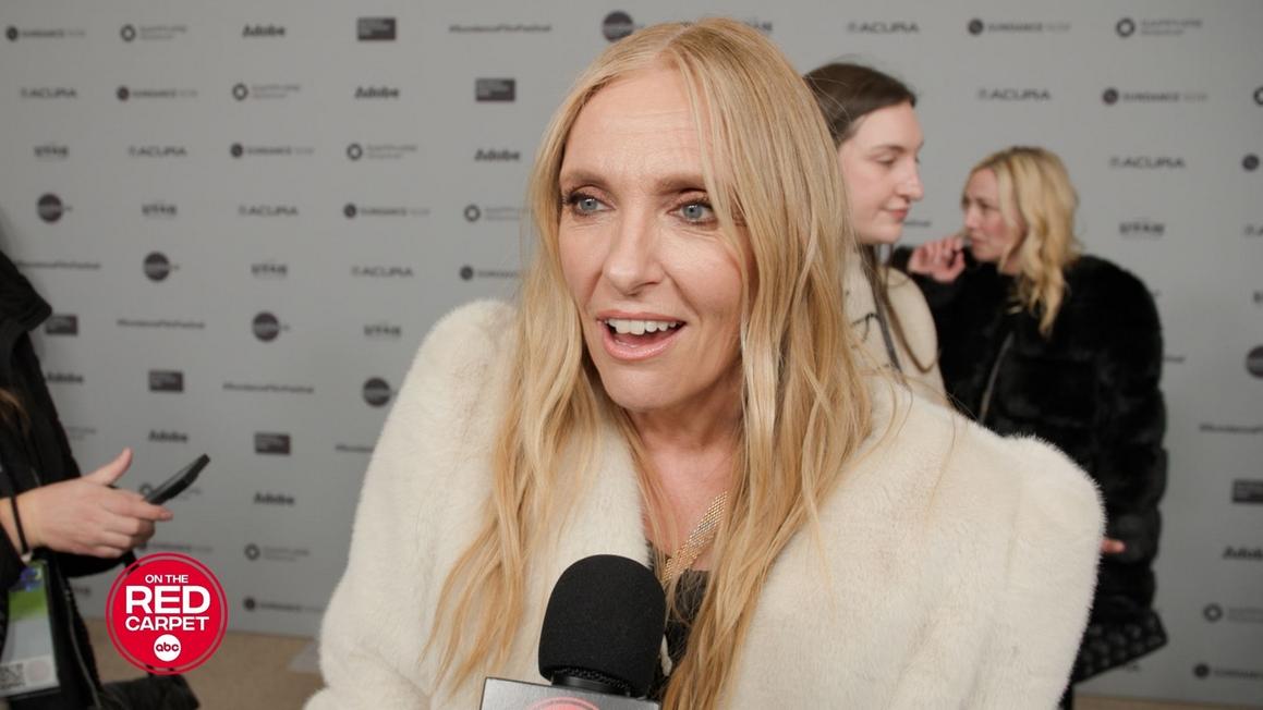 Toni Collette Vẫn Nghe Lời Thoại Của Vai Diễn "Thay Đổi Cuộc Đời" 1 18511483 013026 otrc tonicollette img