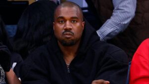 Kanye West phủ nhận việc xin lỗi vì những phát ngôn bài Do Thái là để quảng bá album mới