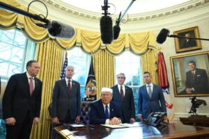 Chính sách của Tổng Thống Trump đi ngược lại hiểu biết mới về tác hại lâu dài của COVID-19